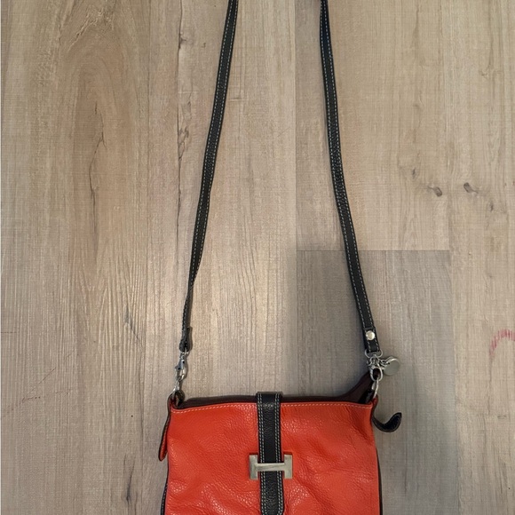 Vera Pelle Coral Pebbled Leather Crossbody - Picture 2 of 4